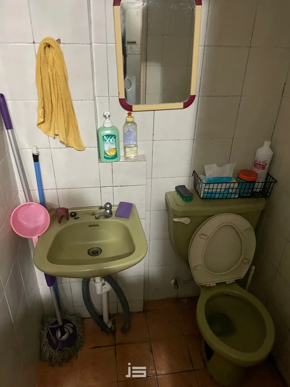 老屋的浴室又暗又小安全性不高